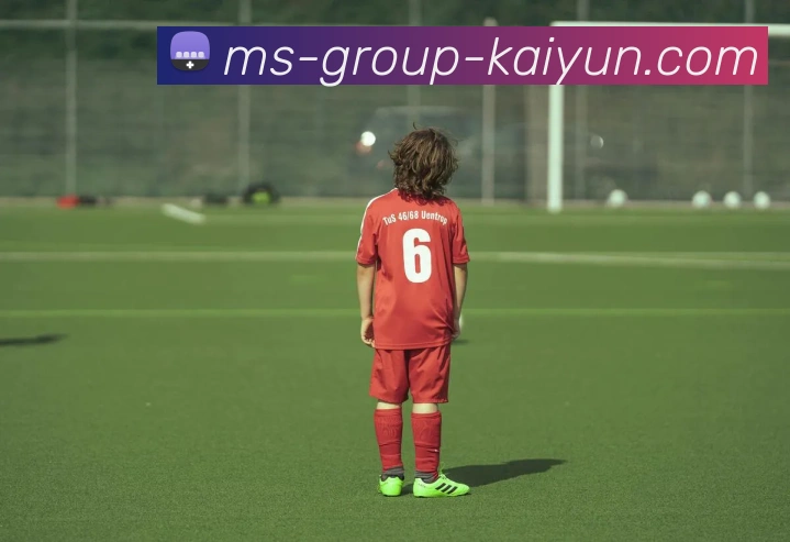 流动足球的魅力与挑战探索现代足球运动的新趋势与发展方向